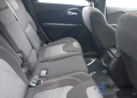 2016 Jeep Cherokee Sport z USA, uszkodzony, nr VIN 1C4PJMAB5GW174205